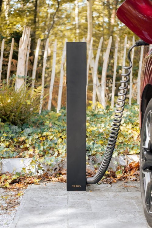 Veton ONE design EV charging station with integrated hidden cable